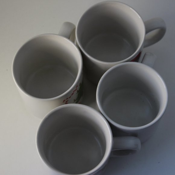 4 Pc Vintage Christmas Mugs Made in Korea Coffee Tea Hot Chocolate Toddy Set - Picture 10 of 10
